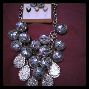 Necklace and earring set